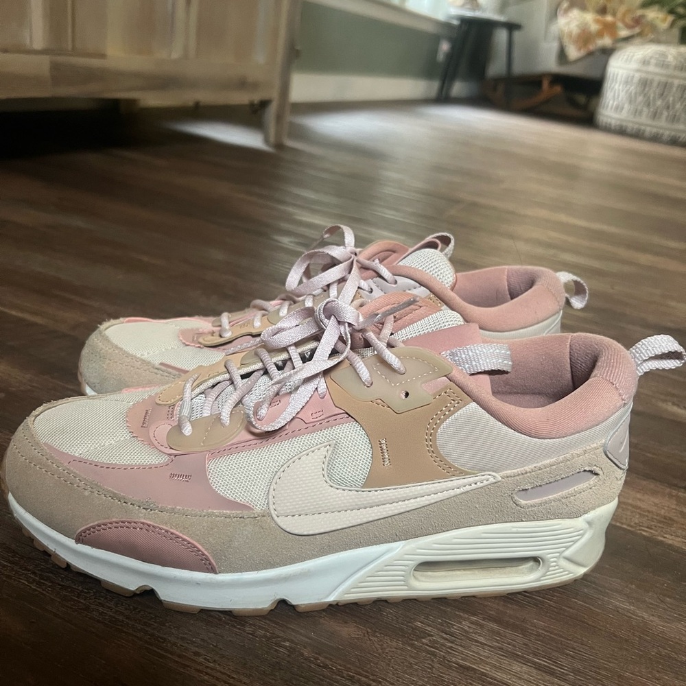 Nike Women's air max Sneakers in Pink and Cream